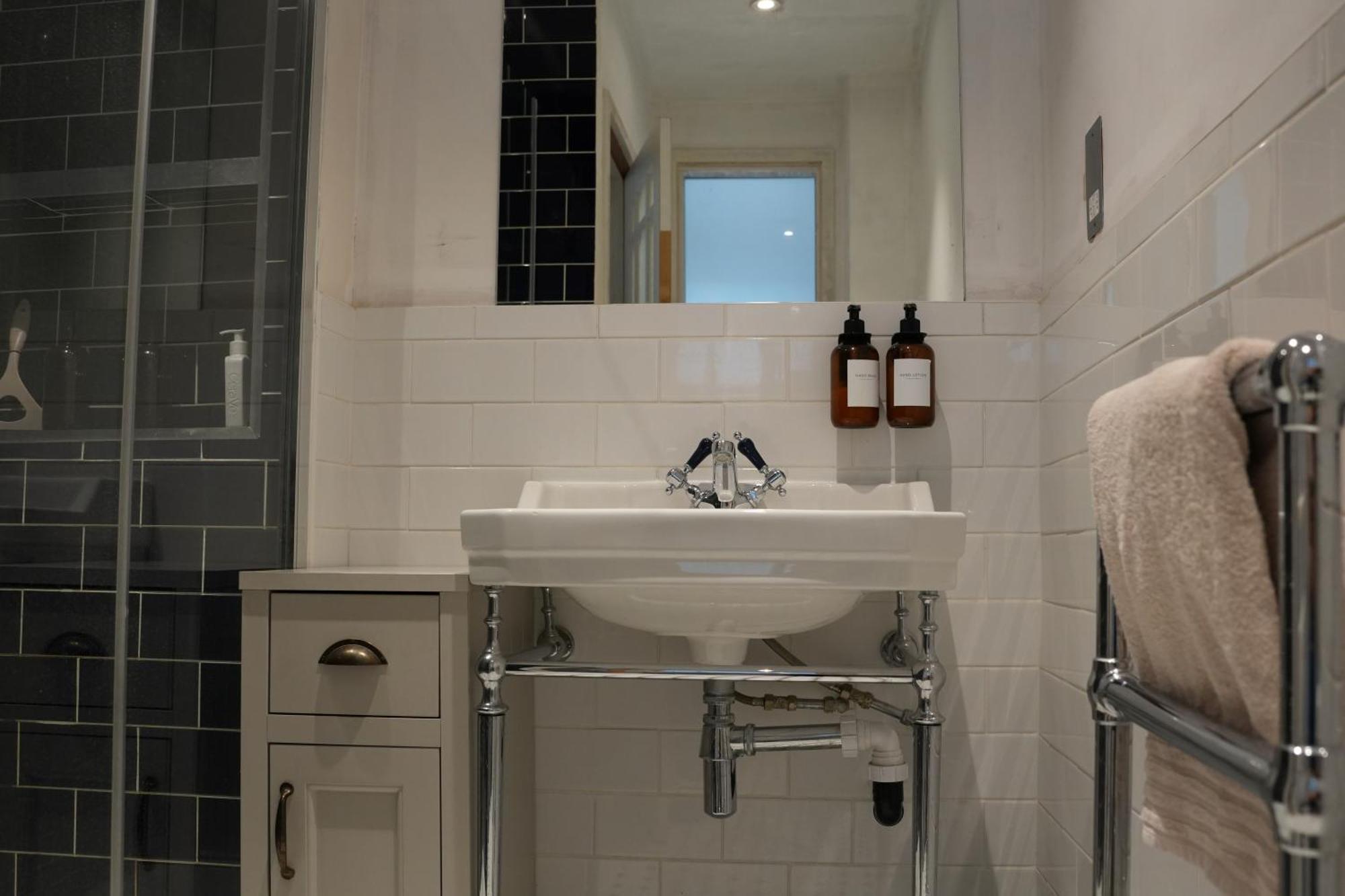 Stylish-Brockley-Entire Place Leilighet London Eksteriør bilde